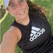 Licenciada en psicopedagogía y licenciada en psicología. Profesora de psicopedagogía y profesora de tenis